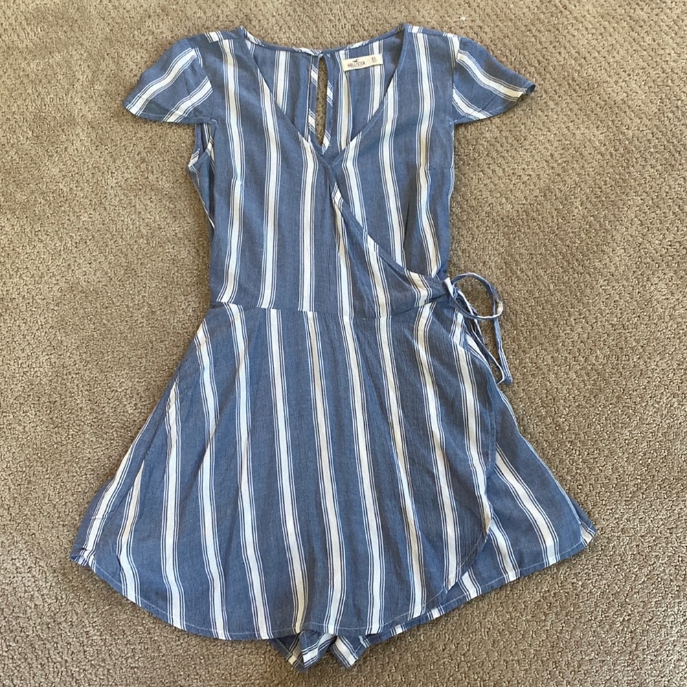 Hollister, xs, dress with shorts, wrap dress, blue and white